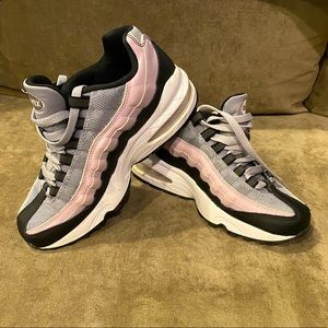 NIKE 🖤💜🤍 AIRMAX